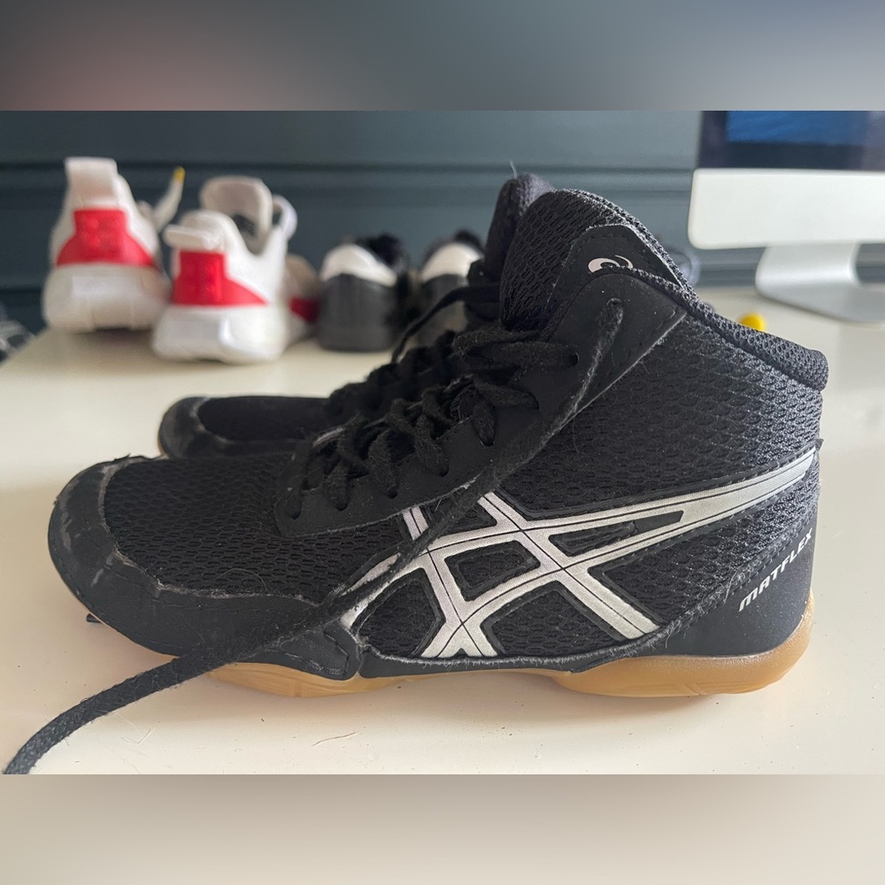 Boys ASICS Wrestling shoes